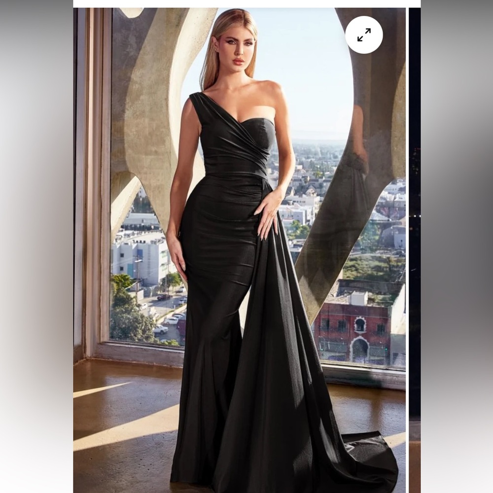 Elegant Black One-Shoulder Wedding Dress